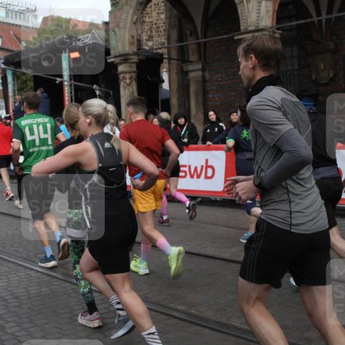 05.10.2025 - 20. swb-Marathon Bremen Yannick Fuchs http://msf.ph/oto/9319226 05.10.2025 11:35:00 Ziel  meine-sportfotos.de