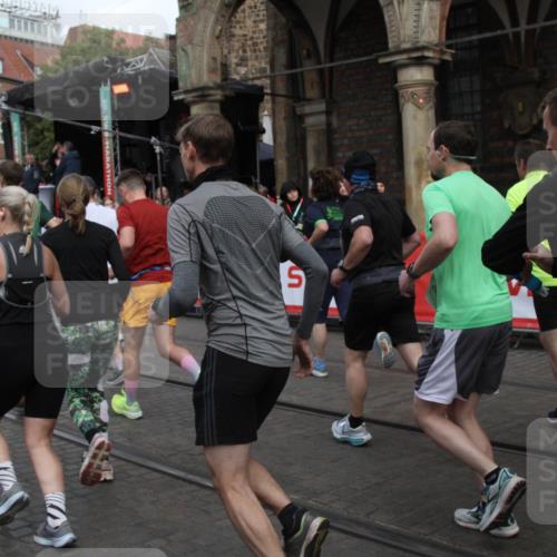05.10.2025 - 20. swb-Marathon Bremen Yannick Fuchs http://msf.ph/oto/9319227 05.10.2025 11:35:00 Ziel  meine-sportfotos.de