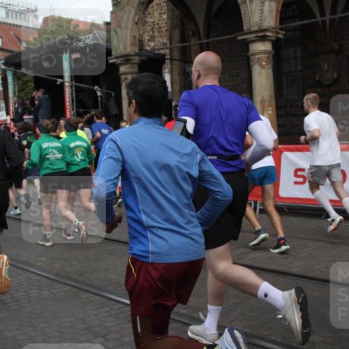 05.10.2025 - 20. swb-Marathon Bremen Yannick Fuchs http://msf.ph/oto/9319233 05.10.2025 11:35:02 Ziel  meine-sportfotos.de