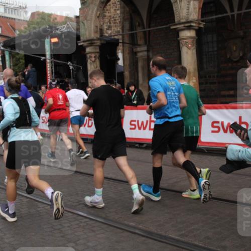 05.10.2025 - 20. swb-Marathon Bremen Yannick Fuchs http://msf.ph/oto/9319236 05.10.2025 11:35:03 Ziel  meine-sportfotos.de