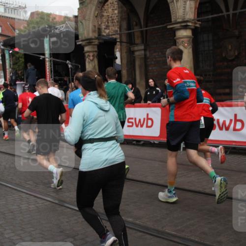 05.10.2025 - 20. swb-Marathon Bremen Yannick Fuchs http://msf.ph/oto/9319237 05.10.2025 11:35:04 Ziel  meine-sportfotos.de