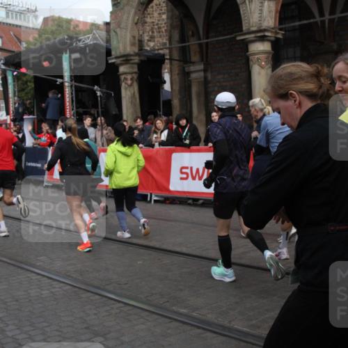 05.10.2025 - 20. swb-Marathon Bremen Yannick Fuchs http://msf.ph/oto/9319242 05.10.2025 11:35:07 Ziel  meine-sportfotos.de