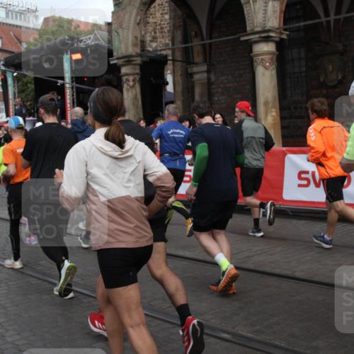 05.10.2025 - 20. swb-Marathon Bremen Yannick Fuchs http://msf.ph/oto/9319247 05.10.2025 11:35:09 Ziel  meine-sportfotos.de