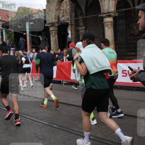 05.10.2025 - 20. swb-Marathon Bremen Yannick Fuchs http://msf.ph/oto/9319248 05.10.2025 11:35:09 Ziel  meine-sportfotos.de