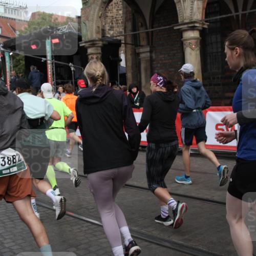 05.10.2025 - 20. swb-Marathon Bremen Yannick Fuchs http://msf.ph/oto/9319250 05.10.2025 11:35:10 Ziel  meine-sportfotos.de