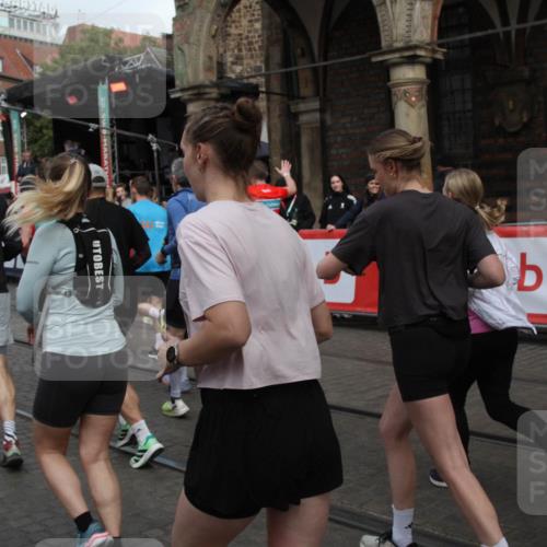 05.10.2025 - 20. swb-Marathon Bremen Yannick Fuchs http://msf.ph/oto/9319255 05.10.2025 11:35:12 Ziel  meine-sportfotos.de