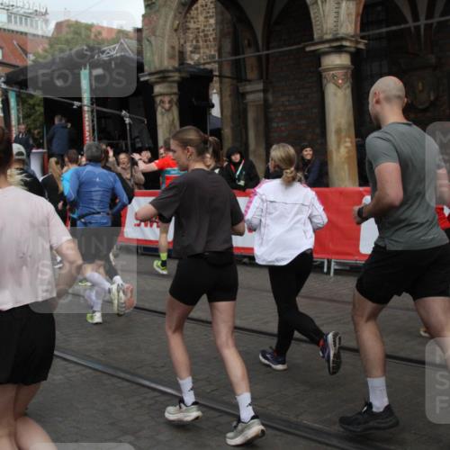 05.10.2025 - 20. swb-Marathon Bremen Yannick Fuchs http://msf.ph/oto/9319256 05.10.2025 11:35:13 Ziel  meine-sportfotos.de