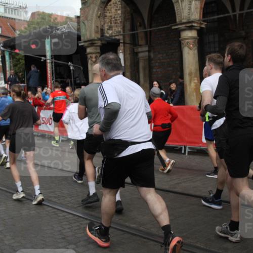 05.10.2025 - 20. swb-Marathon Bremen Yannick Fuchs http://msf.ph/oto/9319258 05.10.2025 11:35:13 Ziel  meine-sportfotos.de