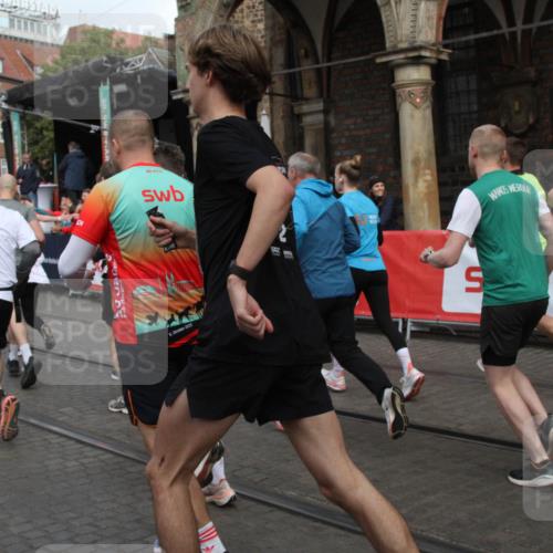05.10.2025 - 20. swb-Marathon Bremen Yannick Fuchs http://msf.ph/oto/9319261 05.10.2025 11:35:15 Ziel  meine-sportfotos.de