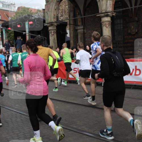05.10.2025 - 20. swb-Marathon Bremen Yannick Fuchs http://msf.ph/oto/9319265 05.10.2025 11:35:17 Ziel  meine-sportfotos.de