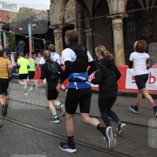 05.10.2025 - 20. swb-Marathon Bremen Yannick Fuchs http://msf.ph/oto/9319267 05.10.2025 11:35:17 Ziel  meine-sportfotos.de