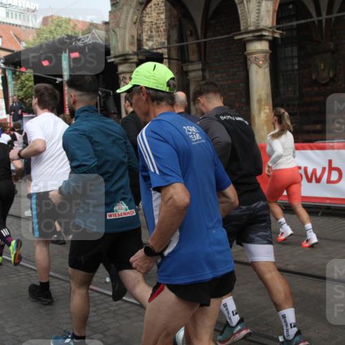 05.10.2025 - 20. swb-Marathon Bremen Yannick Fuchs http://msf.ph/oto/9319273 05.10.2025 11:35:20 Ziel  meine-sportfotos.de