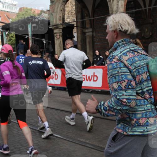 05.10.2025 - 20. swb-Marathon Bremen Yannick Fuchs http://msf.ph/oto/9319276 05.10.2025 11:35:22 Ziel  meine-sportfotos.de