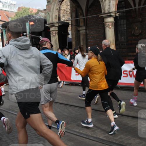 05.10.2025 - 20. swb-Marathon Bremen Yannick Fuchs http://msf.ph/oto/9319278 05.10.2025 11:35:23 Ziel  meine-sportfotos.de
