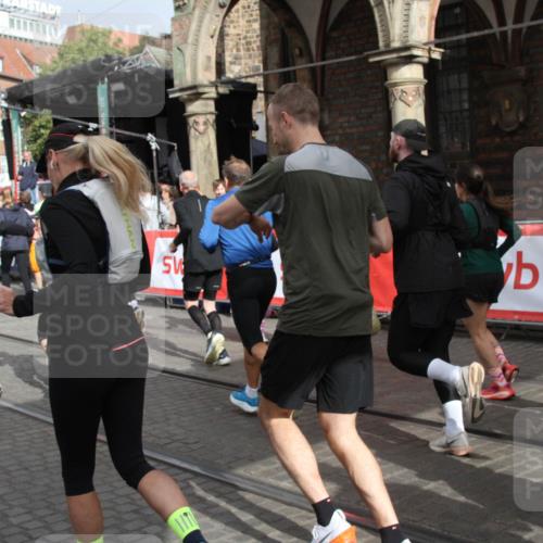 05.10.2025 - 20. swb-Marathon Bremen Yannick Fuchs http://msf.ph/oto/9319279 05.10.2025 11:35:24 Ziel  meine-sportfotos.de
