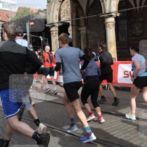 05.10.2025 - 20. swb-Marathon Bremen Yannick Fuchs http://msf.ph/oto/9319282 05.10.2025 11:35:26 Ziel  meine-sportfotos.de