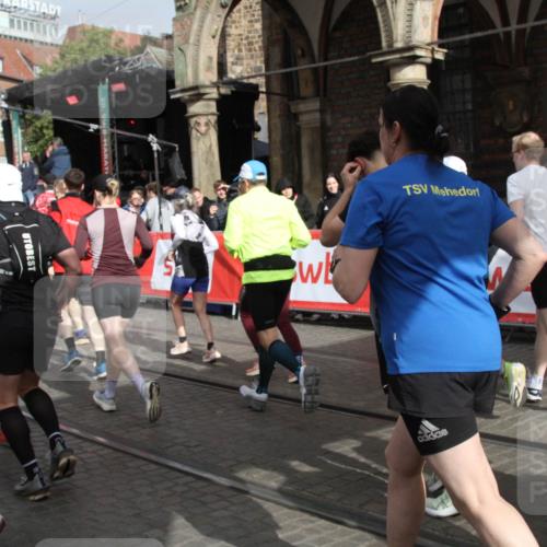 05.10.2025 - 20. swb-Marathon Bremen Yannick Fuchs http://msf.ph/oto/9319289 05.10.2025 11:35:29 Ziel  meine-sportfotos.de