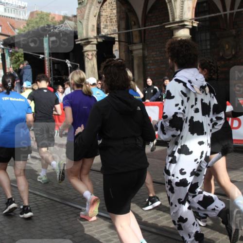 05.10.2025 - 20. swb-Marathon Bremen Yannick Fuchs http://msf.ph/oto/9319291 05.10.2025 11:35:30 Ziel  meine-sportfotos.de