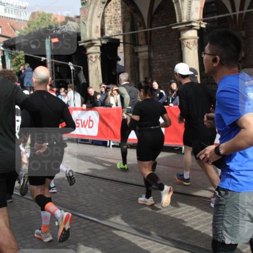 05.10.2025 - 20. swb-Marathon Bremen Yannick Fuchs http://msf.ph/oto/9319293 05.10.2025 11:35:31 Ziel  meine-sportfotos.de