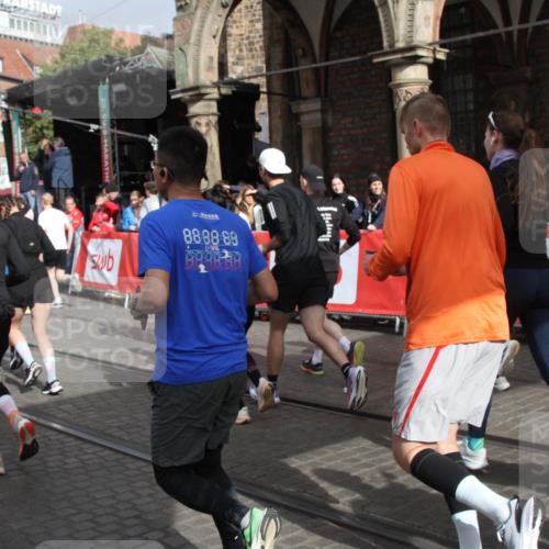 05.10.2025 - 20. swb-Marathon Bremen Yannick Fuchs http://msf.ph/oto/9319294 05.10.2025 11:35:32 Ziel  meine-sportfotos.de