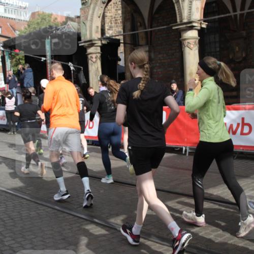 05.10.2025 - 20. swb-Marathon Bremen Yannick Fuchs http://msf.ph/oto/9319296 05.10.2025 11:35:33 Ziel  meine-sportfotos.de