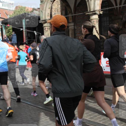05.10.2025 - 20. swb-Marathon Bremen Yannick Fuchs http://msf.ph/oto/9319301 05.10.2025 11:35:34 Ziel  meine-sportfotos.de