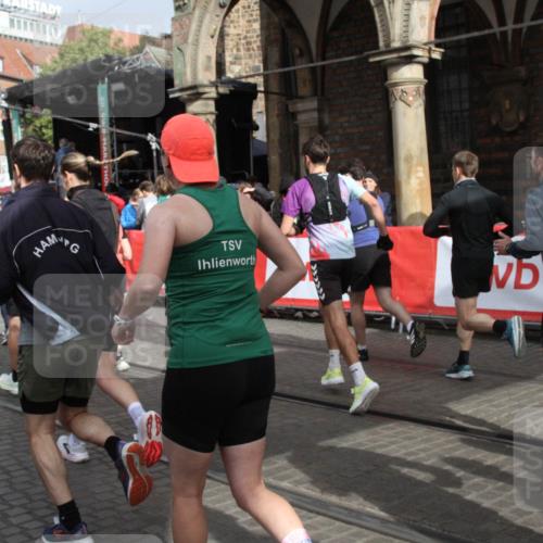 05.10.2025 - 20. swb-Marathon Bremen Yannick Fuchs http://msf.ph/oto/9319302 05.10.2025 11:35:35 Ziel  meine-sportfotos.de