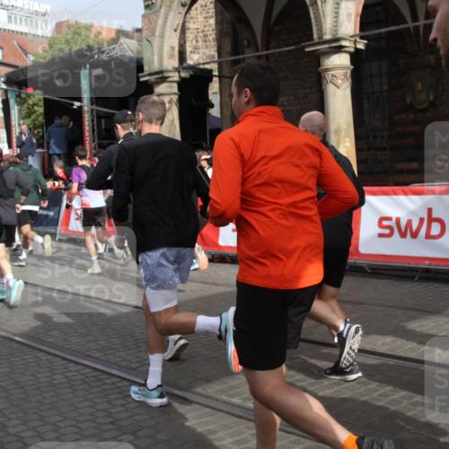 05.10.2025 - 20. swb-Marathon Bremen Yannick Fuchs http://msf.ph/oto/9319303 05.10.2025 11:35:37 Ziel  meine-sportfotos.de