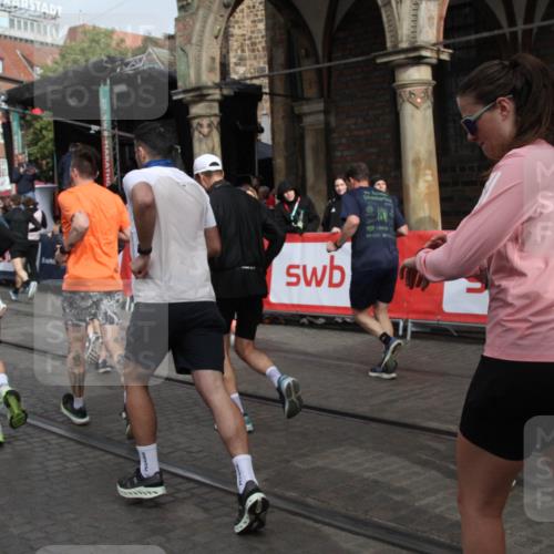 05.10.2025 - 20. swb-Marathon Bremen Yannick Fuchs http://msf.ph/oto/9319307 05.10.2025 11:35:38 Ziel  meine-sportfotos.de