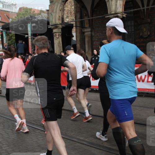 05.10.2025 - 20. swb-Marathon Bremen Yannick Fuchs http://msf.ph/oto/9319311 05.10.2025 11:35:39 Ziel  meine-sportfotos.de