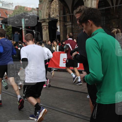 05.10.2025 - 20. swb-Marathon Bremen Yannick Fuchs http://msf.ph/oto/9319315 05.10.2025 11:35:41 Ziel  meine-sportfotos.de