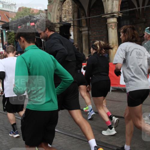 05.10.2025 - 20. swb-Marathon Bremen Yannick Fuchs http://msf.ph/oto/9319316 05.10.2025 11:35:41 Ziel  meine-sportfotos.de
