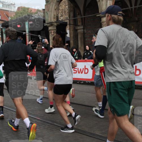 05.10.2025 - 20. swb-Marathon Bremen Yannick Fuchs http://msf.ph/oto/9319317 05.10.2025 11:35:42 Ziel  meine-sportfotos.de