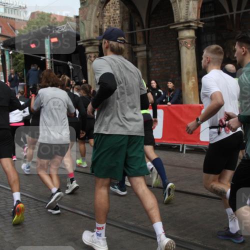 05.10.2025 - 20. swb-Marathon Bremen Yannick Fuchs http://msf.ph/oto/9319318 05.10.2025 11:35:42 Ziel  meine-sportfotos.de