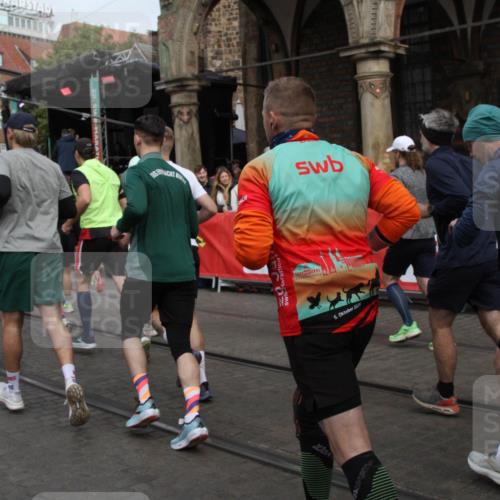 05.10.2025 - 20. swb-Marathon Bremen Yannick Fuchs http://msf.ph/oto/9319320 05.10.2025 11:35:43 Ziel  meine-sportfotos.de