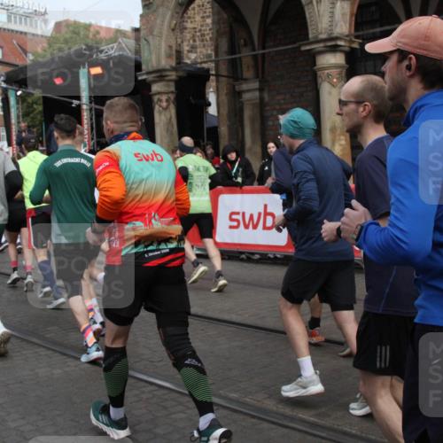 05.10.2025 - 20. swb-Marathon Bremen Yannick Fuchs http://msf.ph/oto/9319321 05.10.2025 11:35:43 Ziel  meine-sportfotos.de