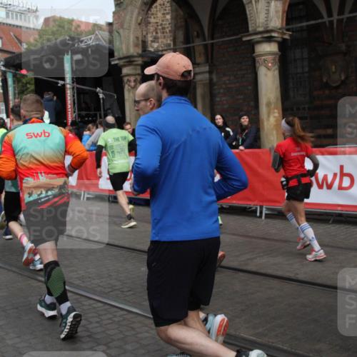 05.10.2025 - 20. swb-Marathon Bremen Yannick Fuchs http://msf.ph/oto/9319322 05.10.2025 11:35:43 Ziel  meine-sportfotos.de