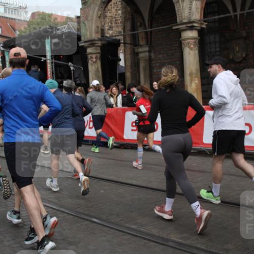 05.10.2025 - 20. swb-Marathon Bremen Yannick Fuchs http://msf.ph/oto/9319323 05.10.2025 11:35:44 Ziel  meine-sportfotos.de
