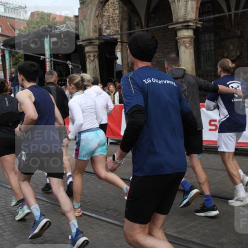 05.10.2025 - 20. swb-Marathon Bremen Yannick Fuchs http://msf.ph/oto/9319326 05.10.2025 11:35:45 Ziel  meine-sportfotos.de