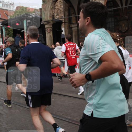 05.10.2025 - 20. swb-Marathon Bremen Yannick Fuchs http://msf.ph/oto/9319333 05.10.2025 11:35:48 Ziel  meine-sportfotos.de