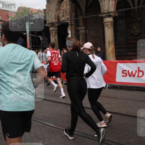 05.10.2025 - 20. swb-Marathon Bremen Yannick Fuchs http://msf.ph/oto/9319334 05.10.2025 11:35:48 Ziel  meine-sportfotos.de