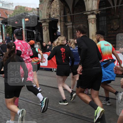 05.10.2025 - 20. swb-Marathon Bremen Yannick Fuchs http://msf.ph/oto/9319342 05.10.2025 11:35:51 Ziel  meine-sportfotos.de