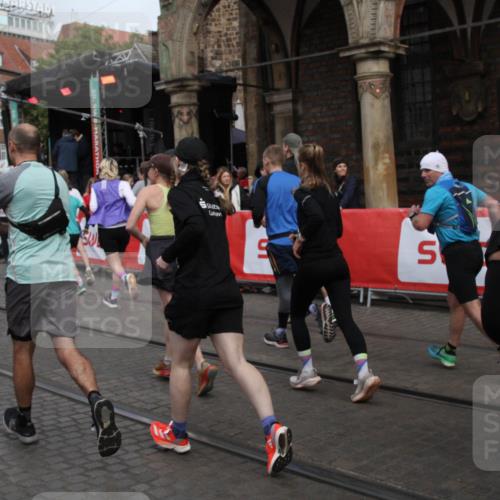 05.10.2025 - 20. swb-Marathon Bremen Yannick Fuchs http://msf.ph/oto/9319348 05.10.2025 11:35:54 Ziel  meine-sportfotos.de