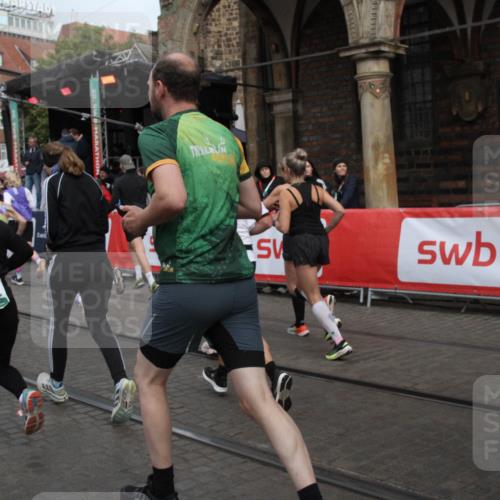 05.10.2025 - 20. swb-Marathon Bremen Yannick Fuchs http://msf.ph/oto/9319351 05.10.2025 11:35:55 Ziel  meine-sportfotos.de