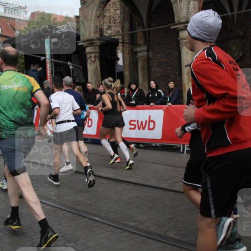 05.10.2025 - 20. swb-Marathon Bremen Yannick Fuchs http://msf.ph/oto/9319352 05.10.2025 11:35:56 Ziel  meine-sportfotos.de