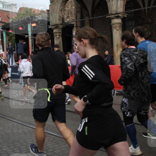 05.10.2025 - 20. swb-Marathon Bremen Yannick Fuchs http://msf.ph/oto/9319358 05.10.2025 11:35:58 Ziel  meine-sportfotos.de