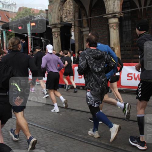05.10.2025 - 20. swb-Marathon Bremen Yannick Fuchs http://msf.ph/oto/9319359 05.10.2025 11:35:58 Ziel  meine-sportfotos.de