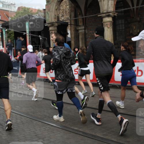 05.10.2025 - 20. swb-Marathon Bremen Yannick Fuchs http://msf.ph/oto/9319360 05.10.2025 11:35:58 Ziel  meine-sportfotos.de