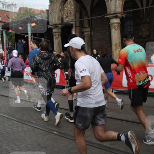 05.10.2025 - 20. swb-Marathon Bremen Yannick Fuchs http://msf.ph/oto/9319361 05.10.2025 11:35:59 Ziel  meine-sportfotos.de