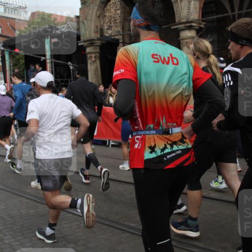 05.10.2025 - 20. swb-Marathon Bremen Yannick Fuchs http://msf.ph/oto/9319362 05.10.2025 11:35:59 Ziel  meine-sportfotos.de